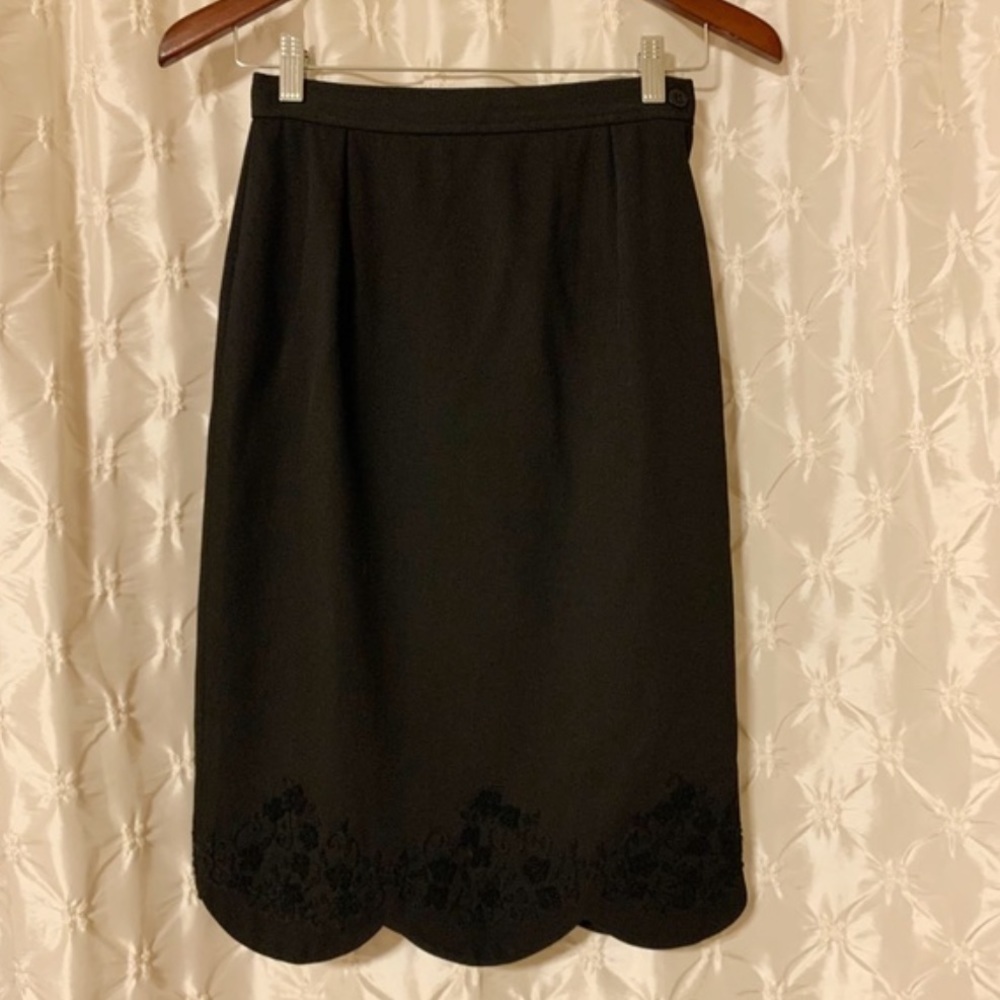 Valentino Vintage Black Scallop Hem Floral Embroidered Pencil Skirt Midi